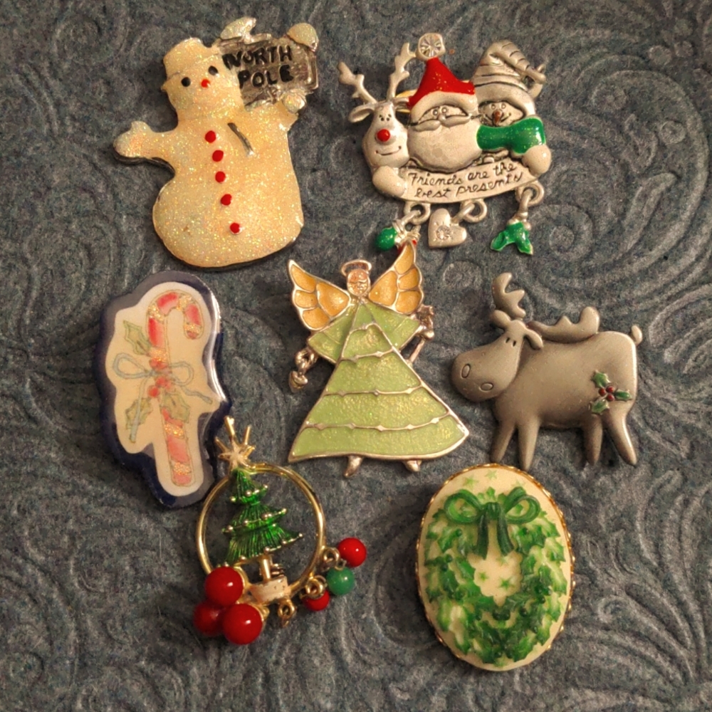 A114 🔥 5 For $35 🔥 Seven Christmas Brooches